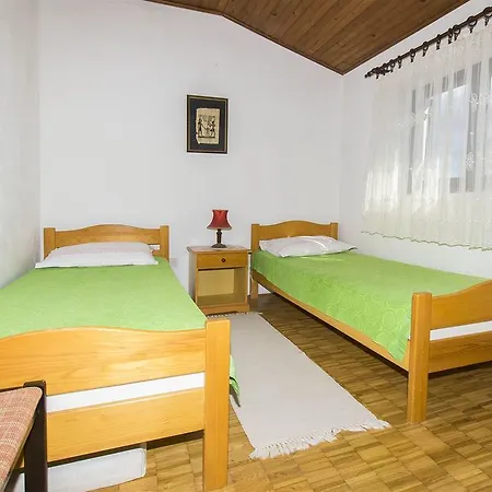 Kata Apartman *